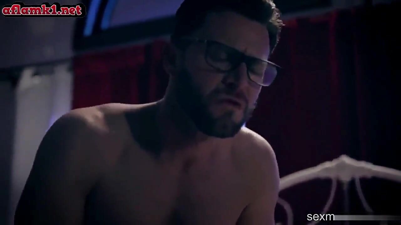 الرغبة الشديدة تسيطر على كل حواسها