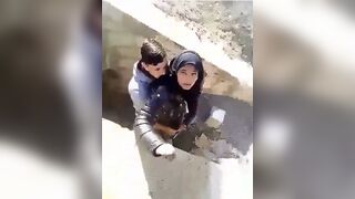 شرموطة محجبة تتناك غصب في حتة مقطوعة وتتصور - سكس عربي