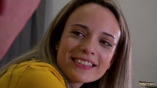 سكس روسى تتفاجئ بحجم قضيبه | سكس مترجم