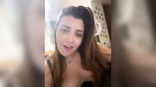 عارضة ستريبتشات نوفابيبي18 الشرموطة تتعرى وتستمني بثديها الكبير وطيزها في عرض ويبكام ساخن